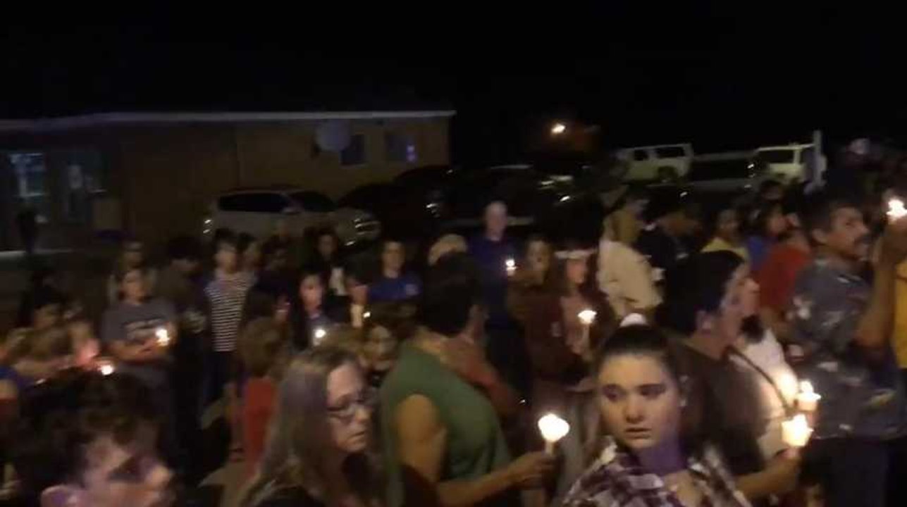 Les images de la veillée en hommage aux victimes de la fusillade de Sutherland Springs