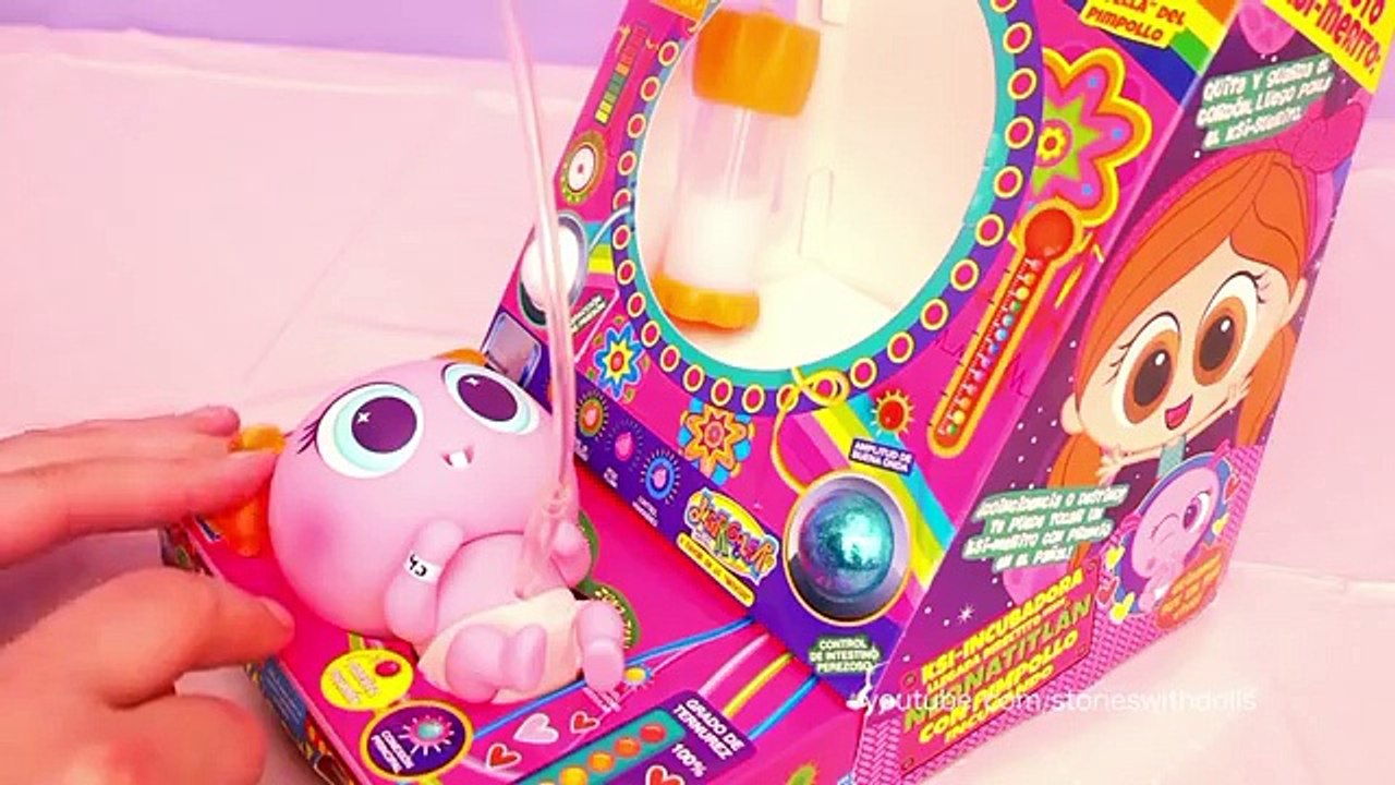 Pulling Out Toy Neonate Babies Tooth Pretend Play & Doc McStuffins Gives Them Tummy Needle Shots