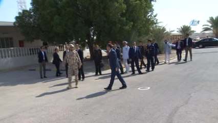 Bakan Canikli, Doha'daki TSK Kara Unsur Komutanlığını Ziyaret Etti