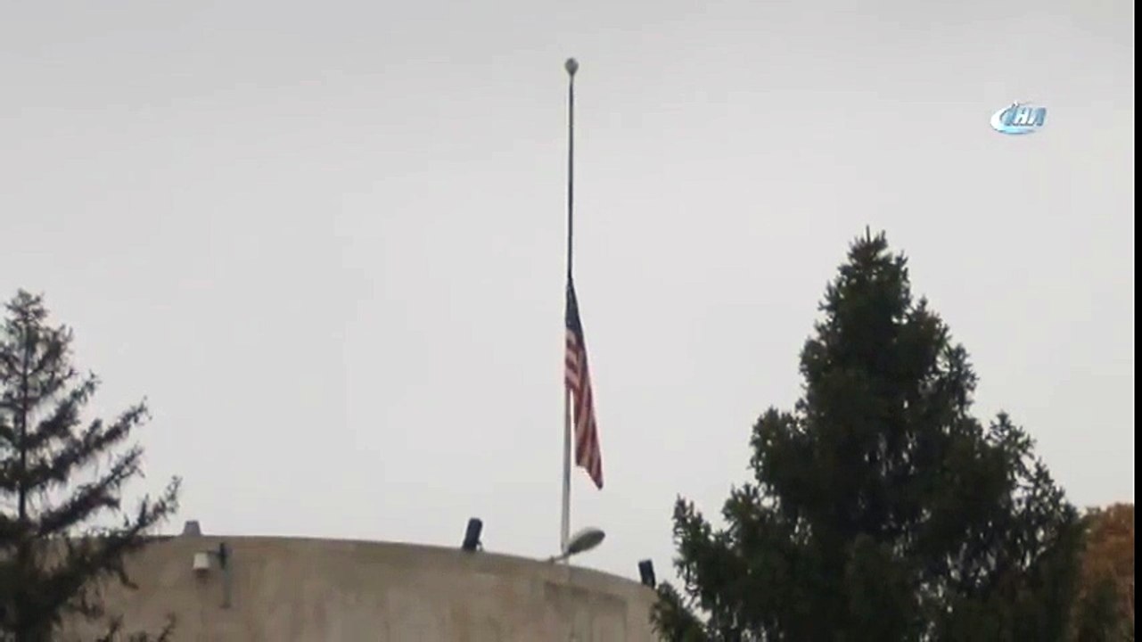 ABD Büyükelçiliği'nde Bayraklar Yarıya İndirildi