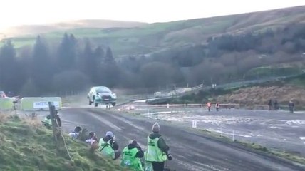 Impressionnant accident pendant un rallye !