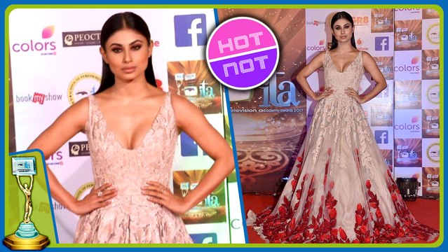Mouni Roy Looks STUNNING On The RED CARPET Of ITA Awards 2017