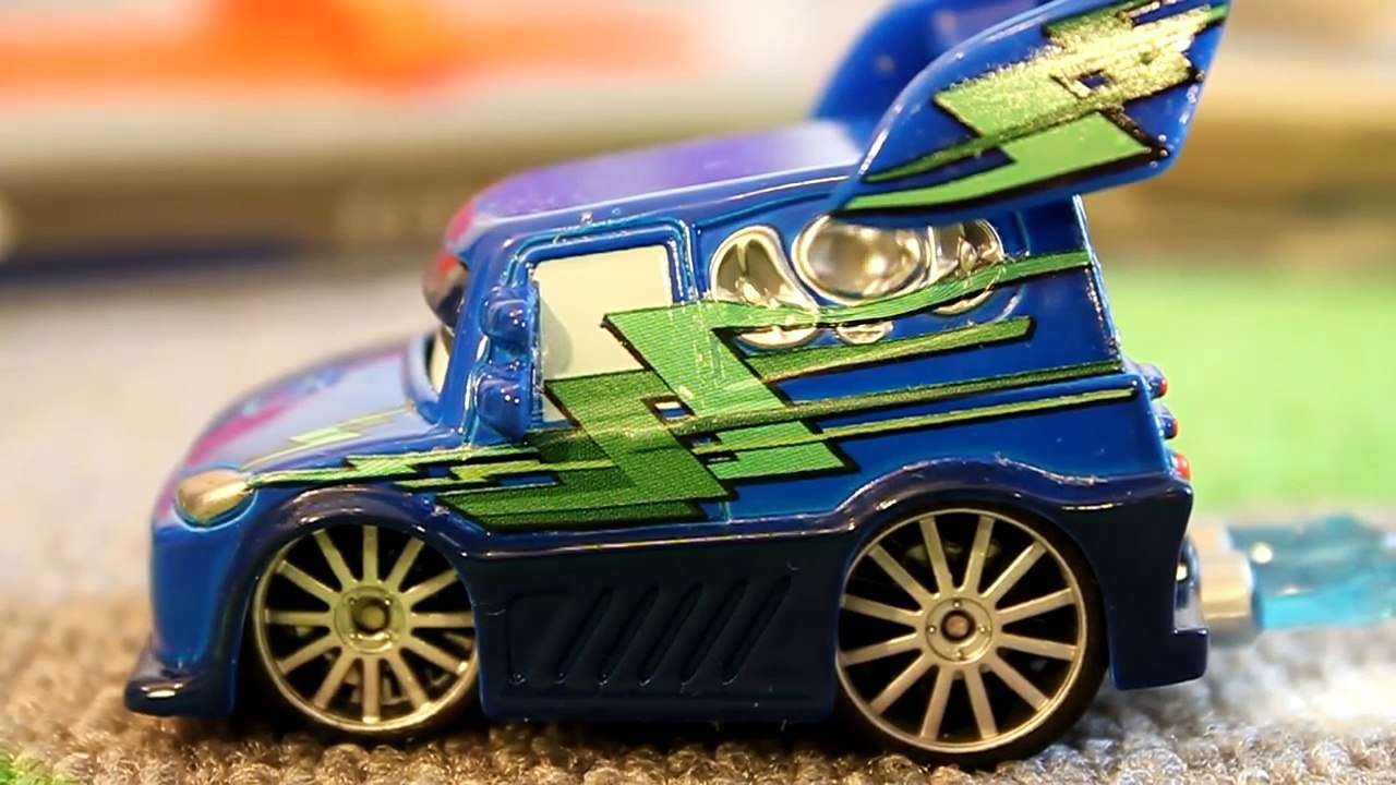 Мультик про Машинки Тачки 3 Молния Маквин Автосервис Мэтра