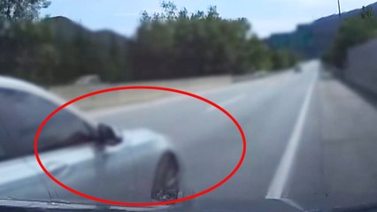 보복운전으로 사고 일으키고 블랙박스 버린 50대 / YTN