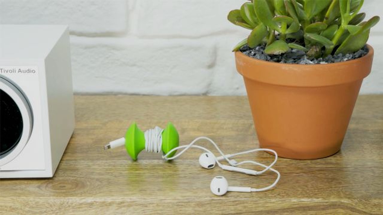 4 Ways to Clean Up Cluttered Cables