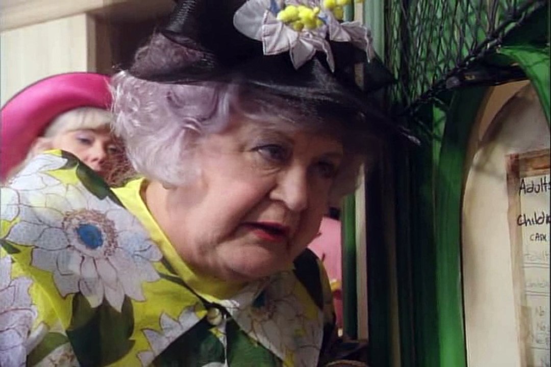 Grace & Favour (Are You Being Served Again) S02E04