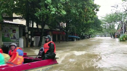 Tufão Damrey deixa 49 mortos no Vietnã