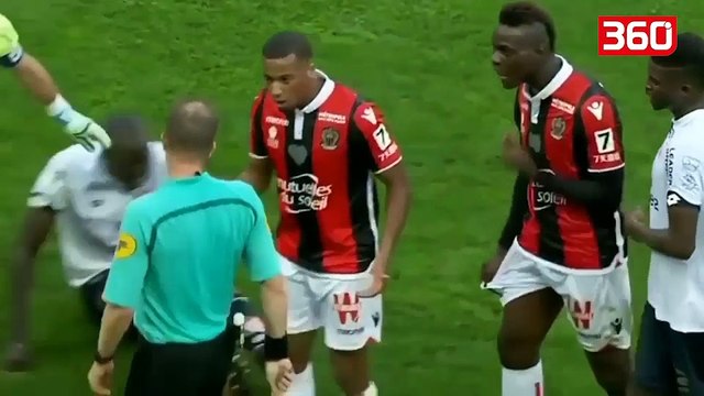Mario Ballotelli ben cmenduri ne fushe, merr karton te kuq, zihet me arbitrin dhe godet me grusht shokun (360video)