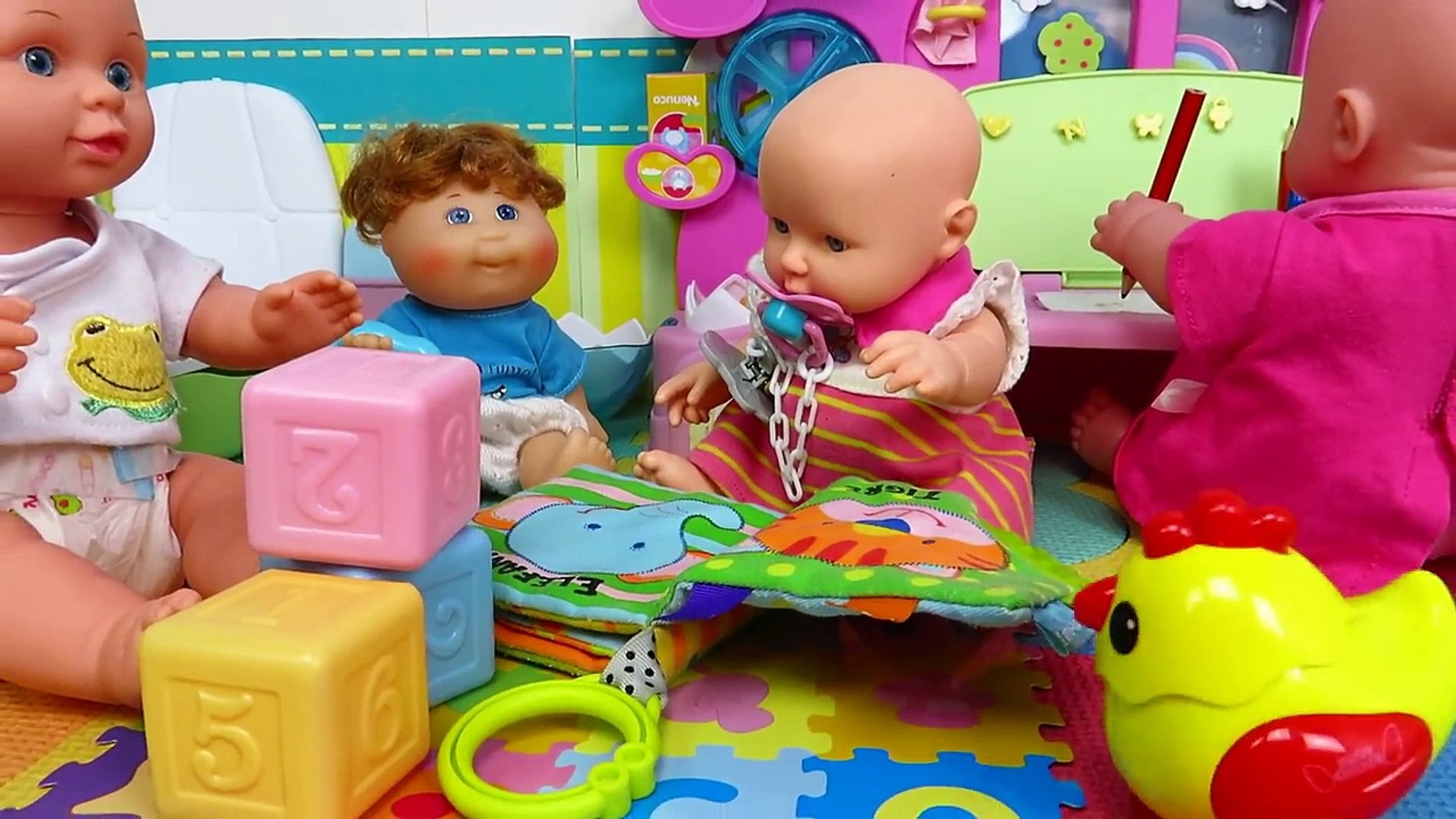 Como Hacer Leche Falsa Y Yogures Para Las Munecas Bebes De La Guarderia Nenuco Mundo Juguetes Video Dailymotion