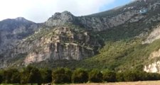 Antalya'da Tapulu Arazide Kazı Yapılırken 2 Bin 400 Yıllık Mezar Bulundu