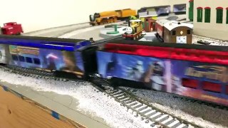 Hornby Murdoch Locomotive Thomas and Friends with Passenger Coaches and Very Long Train