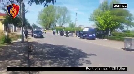 Ora News – FNSH kontrolle në Burrel, arrestohet 23 vjeçari me pistoletë në motor