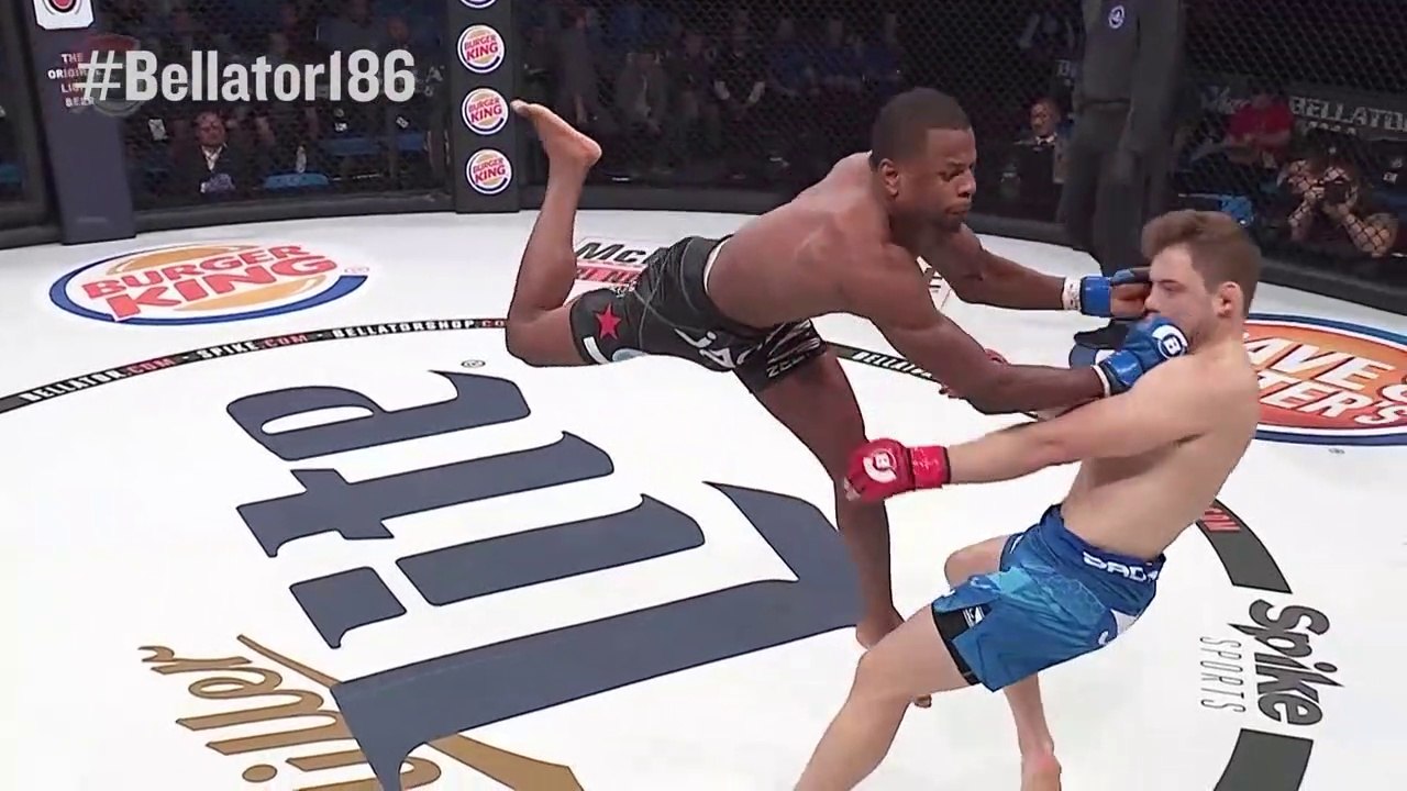 Le KO le plus dingue de l'année en MMA : Flying Knee incroyable