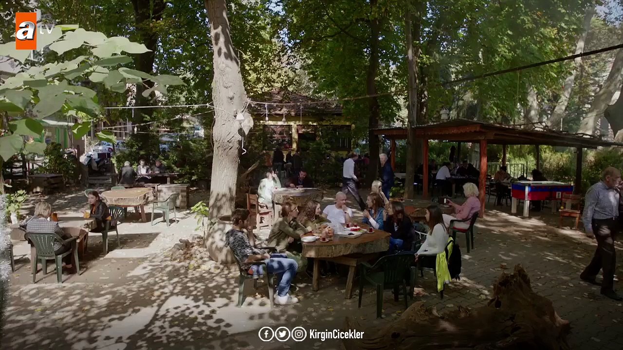 Kırgın Çiçekler’in kahvaltı keyfi! - Kırgın Çiçekler 96.Bölüm