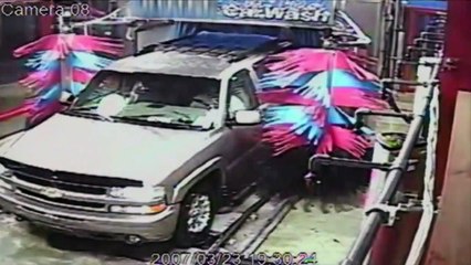 Fail ! Abre la puerta del coche durante el lavado automático