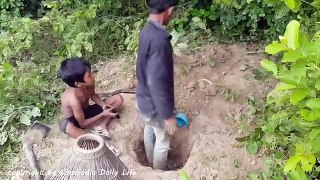 Terrifying!! Two Brothers Catch Biggest Snake Using Water Pipe and Deep Hole