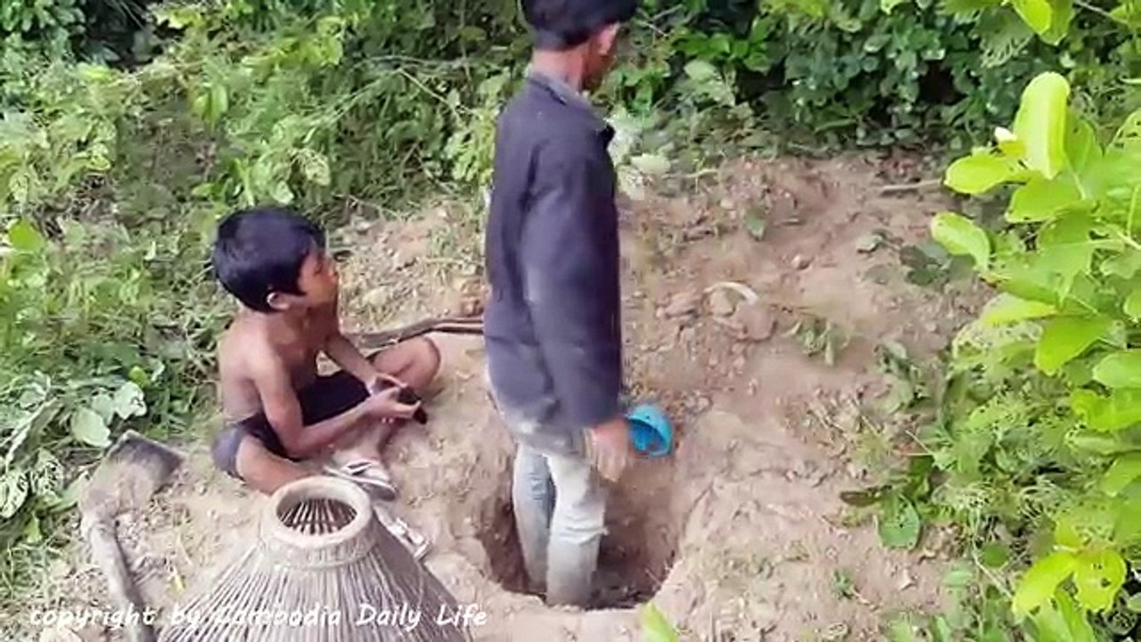 Terrifying!! Two Brothers Catch Biggest Snake Using Water Pipe and Deep Hole