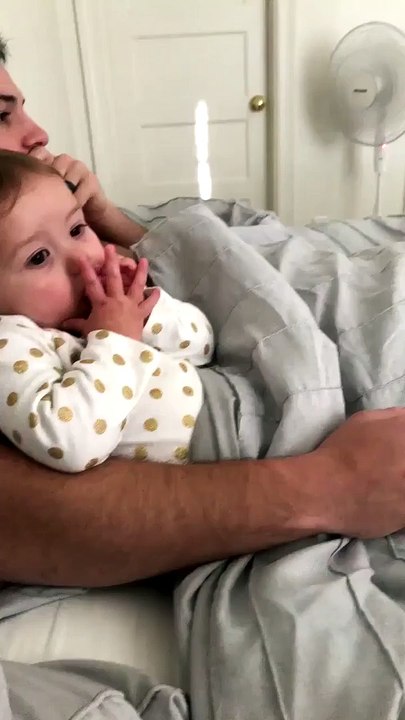 Esta menina não quer partilhar o pai