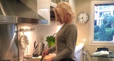 Mutfakta Poz Veren 70'lik Ajda Pekkan, Kalçalarıyla 20'lik Kızlara Taş Çıkardı