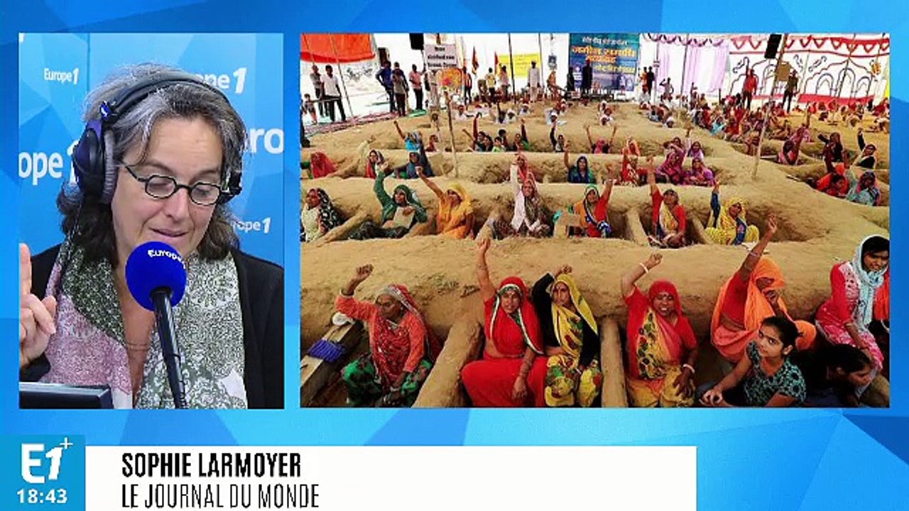 Inde : des fermiers s'enterrent dans leurs champs pour sauver leurs terres