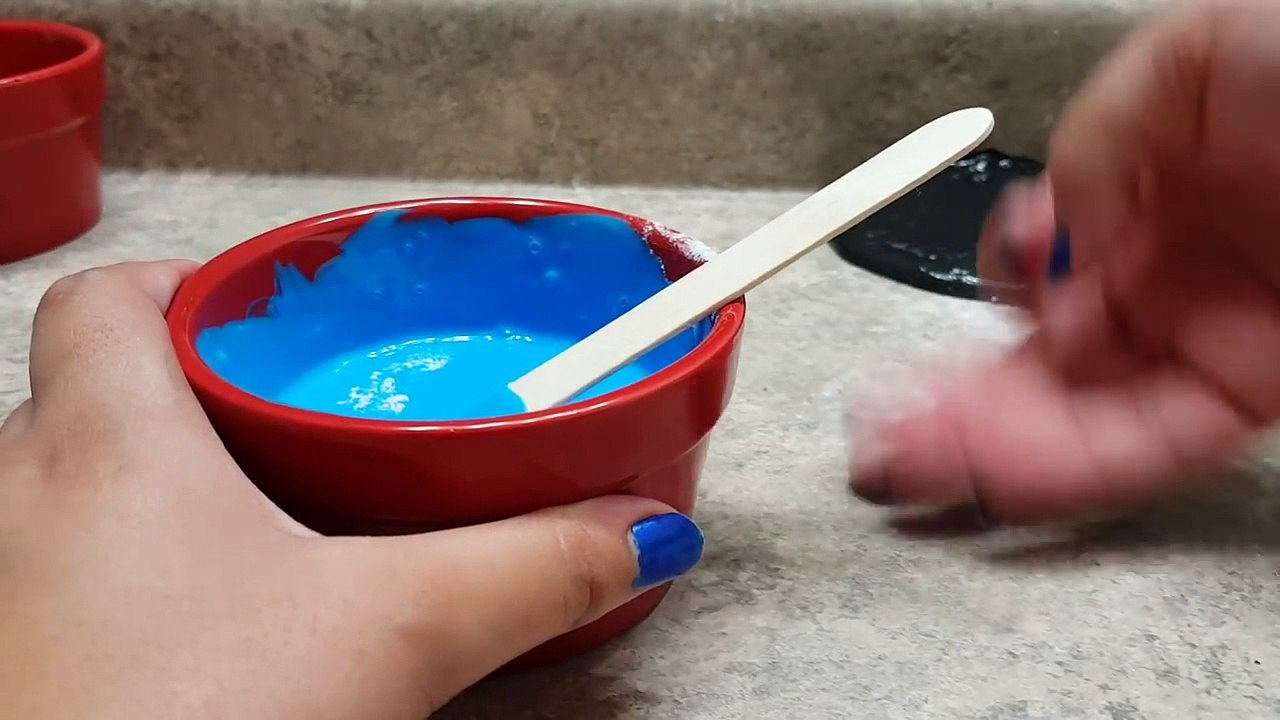Making glossy galaxy slime!