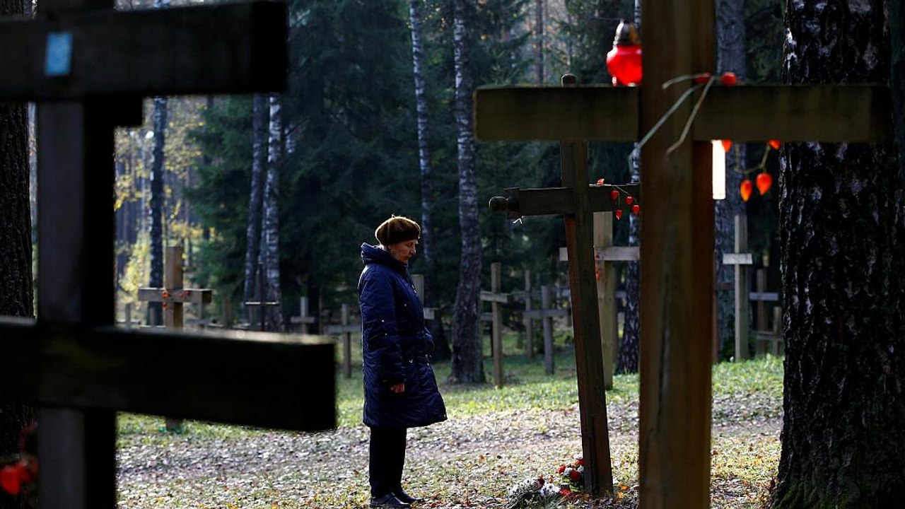 Belarus: Opposition commemorate victims of Stal...