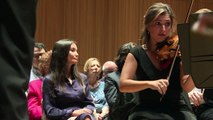 A New York, un chef d'orchestre mélange son public aux musiciens