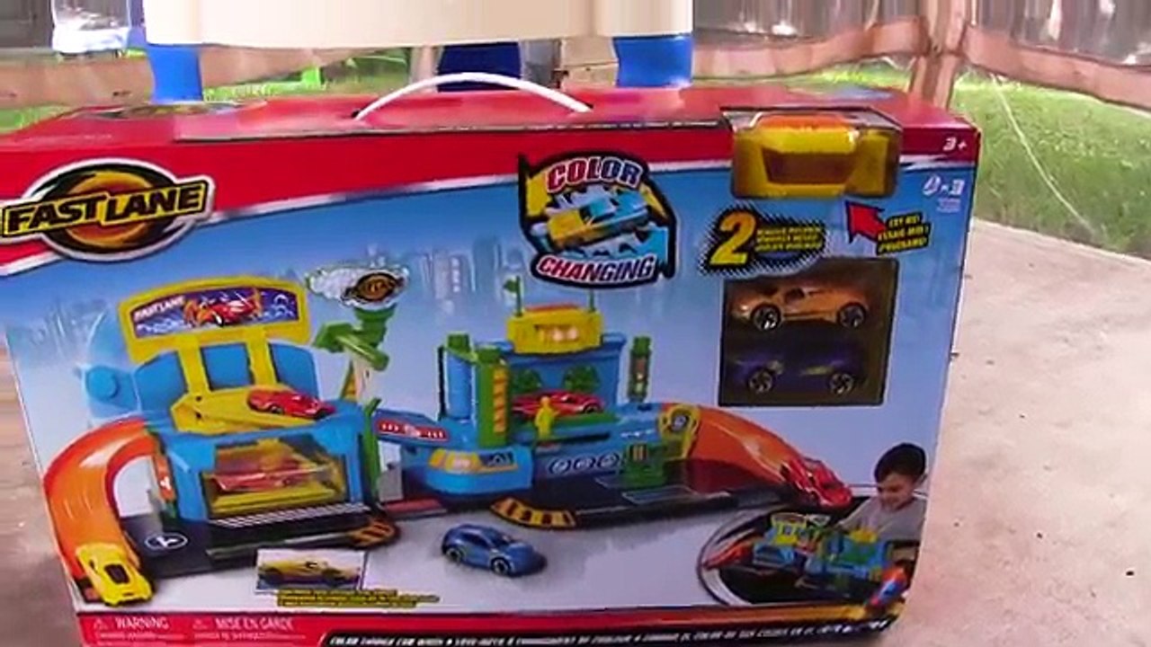 Fast lane color change car best sale wash playset