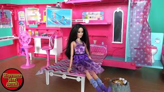 Ракель целует ящерицу, Барби, Бекка и Ракель отдых в Кемпере Барби, Кукла Барби видео для девчонок