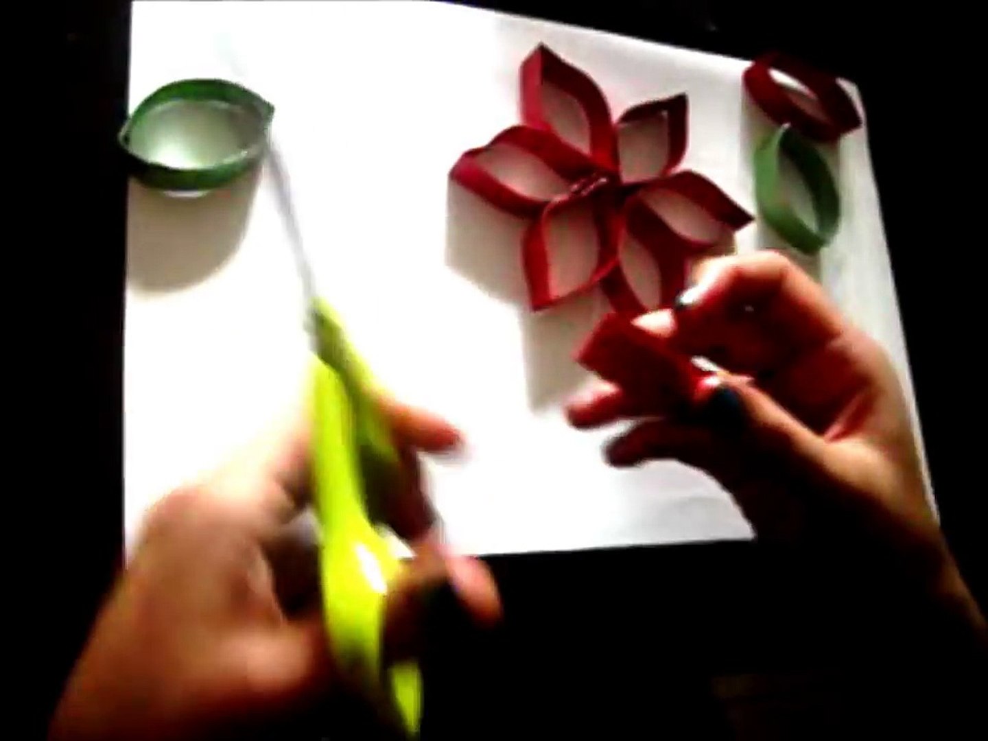 tutorial: ¿ como hacer una nochebuena con rollos de papel higiénico? –  Видео Dailymotion