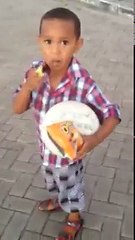 Procurando a bola, mas com a bola na mão!