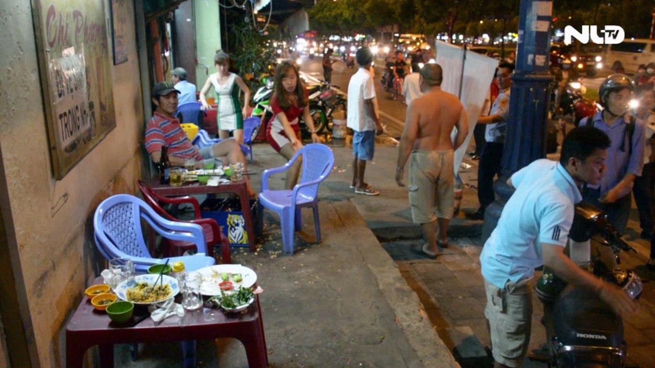 Cán bộ đô thị bảo kê vỉa hè