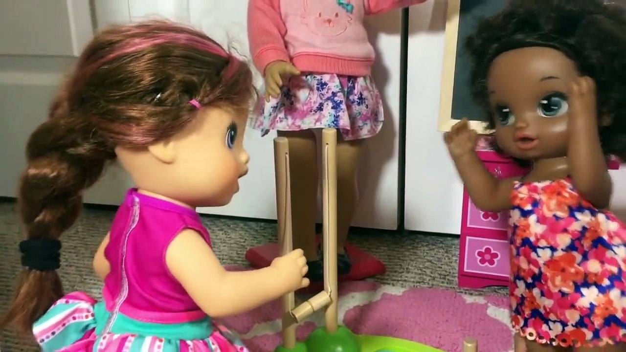 BABY ALIVE VOMITA NA ESCOLA!