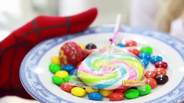 素晴らしいキャンディチャレンジ！ 映画子供たちのおもちゃwスパイダーマン、エルサ＆ジョーカー、スーパーヒーロー、リアルライフ