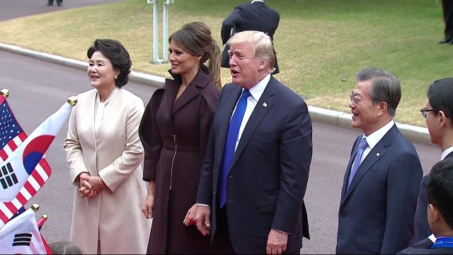 [현장영상] 문재인 대통령, 트럼프 대통령 내외 영접 / YTN