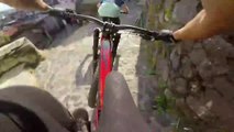 3 riders descendent en VTT le Taxco Urban Downhill 2017