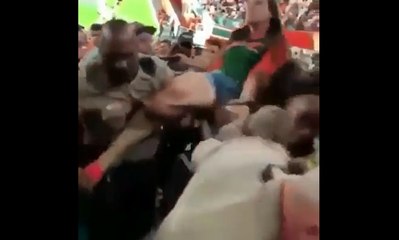 Cette femme frappe un flic, elle va vite le regretter.