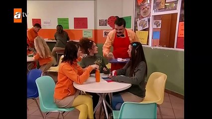 Kıvılcım Sanayi ile uğraşıyor by Scott Haney