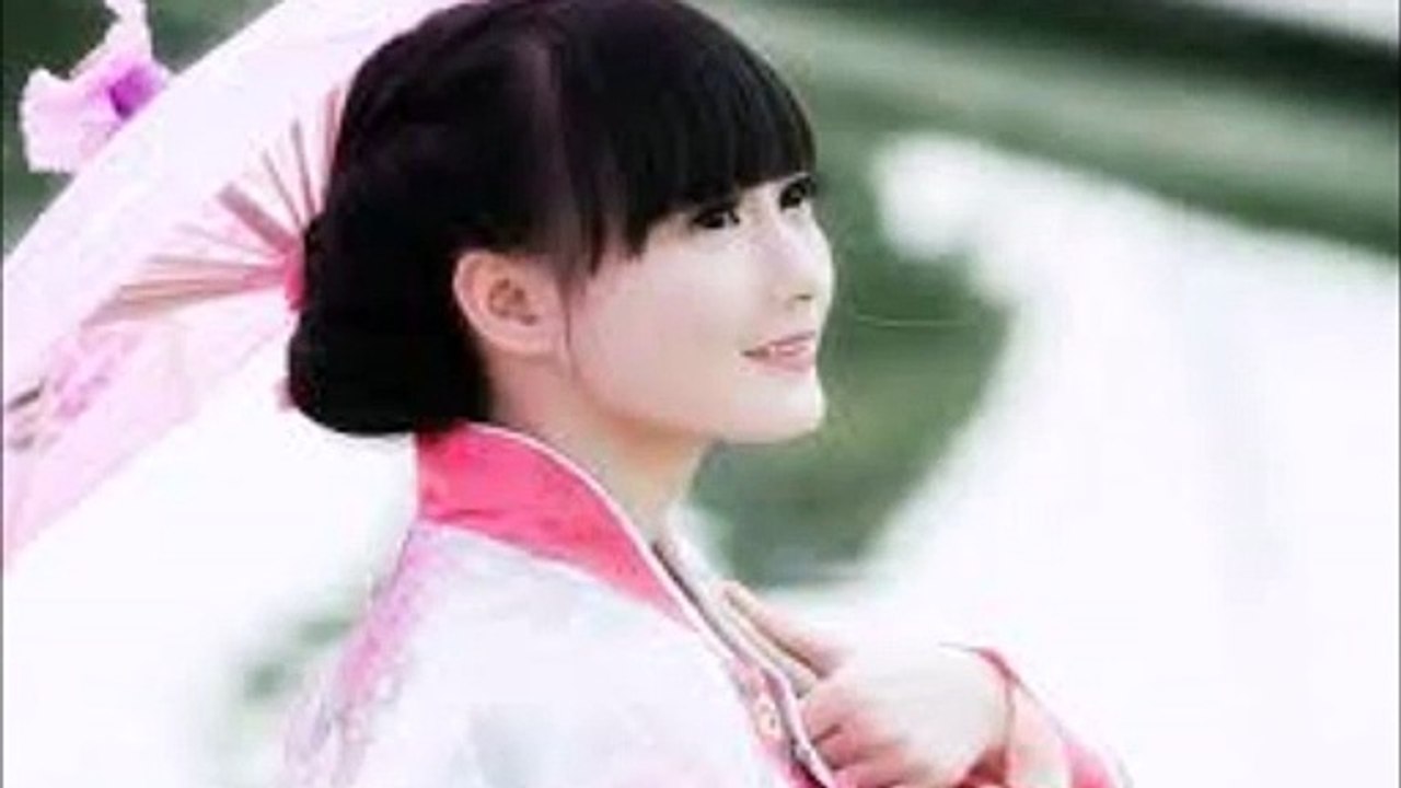 Beautiful Girl And Music 7