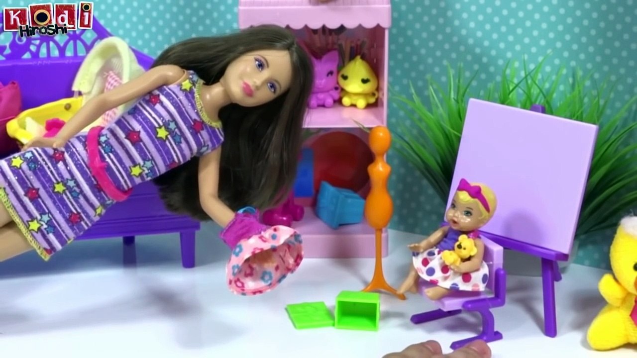 BEBÊ DA BARBIE FAZENDO COMPRINHAS COM A MAMÃE MINI BONECA ROUPINHA E BRINQUEDINHO