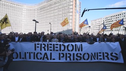200 bourgmestres catalans au rond-point Schuman