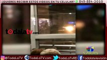 Viajeros observan cómo se prende en llamas un motor de avión en el aeropuerto-Noticias Univisión-Video