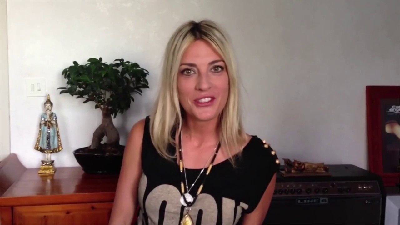 La petite annonce surprise d'Eve Angeli