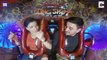 Boyfriend proposes to terrified girlfriend on a rollercoaster