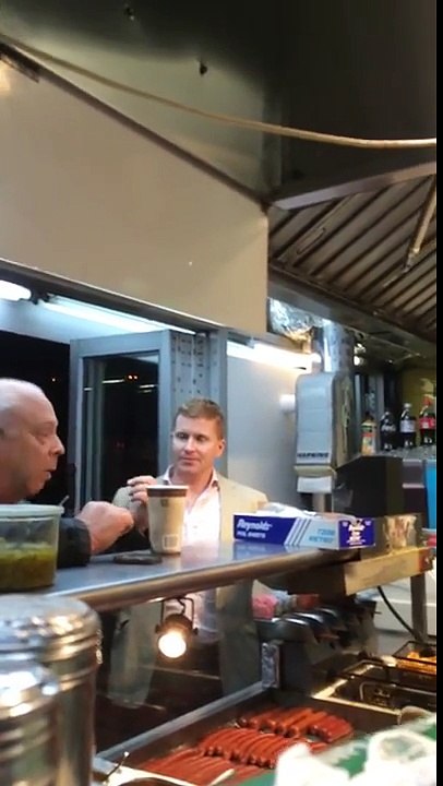 Café chaud dans la tête pour un désaccord au Starbucks..