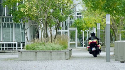 The new BMW K 1600 Grand America Driving Video