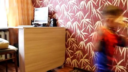 ЧЕЛОВЕК ПАУК ПОТЕРЯЛ ГЛАЗ! злой Доктор делает укол человеку пауку в реальной жизни.Мультик Baby toys