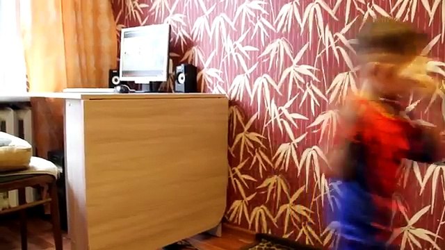 ЧЕЛОВЕК ПАУК ПОТЕРЯЛ ГЛАЗ! злой Доктор делает укол человеку пауку в реальной жизни.Мультик Baby toys