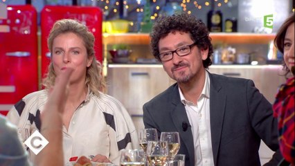 Karin Viard et les frères Foenkinos au dîner - C à Vous - 07/11/2017