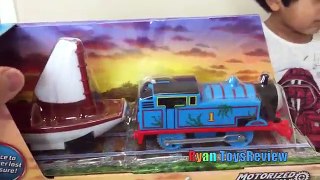 Thomas and Friends Trackmaster Treasure Chase Set and 5 in 1 track Builder Toy Trains for Kids